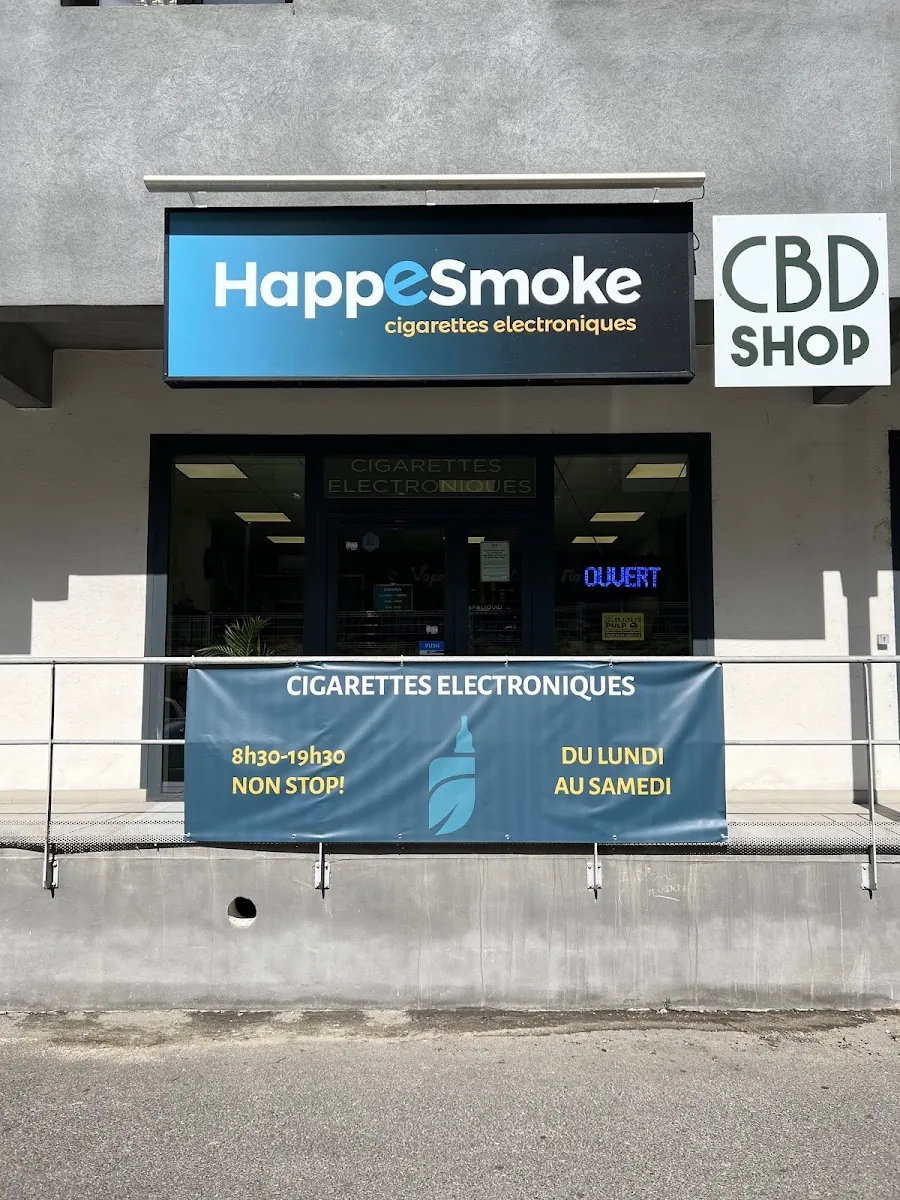 Vitrine du magasin HappeSmoke Roquevaire